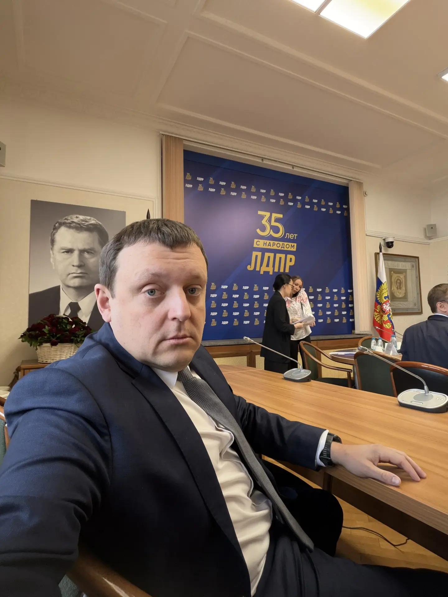 Владимир Кузнецов на заседании ЛДПР